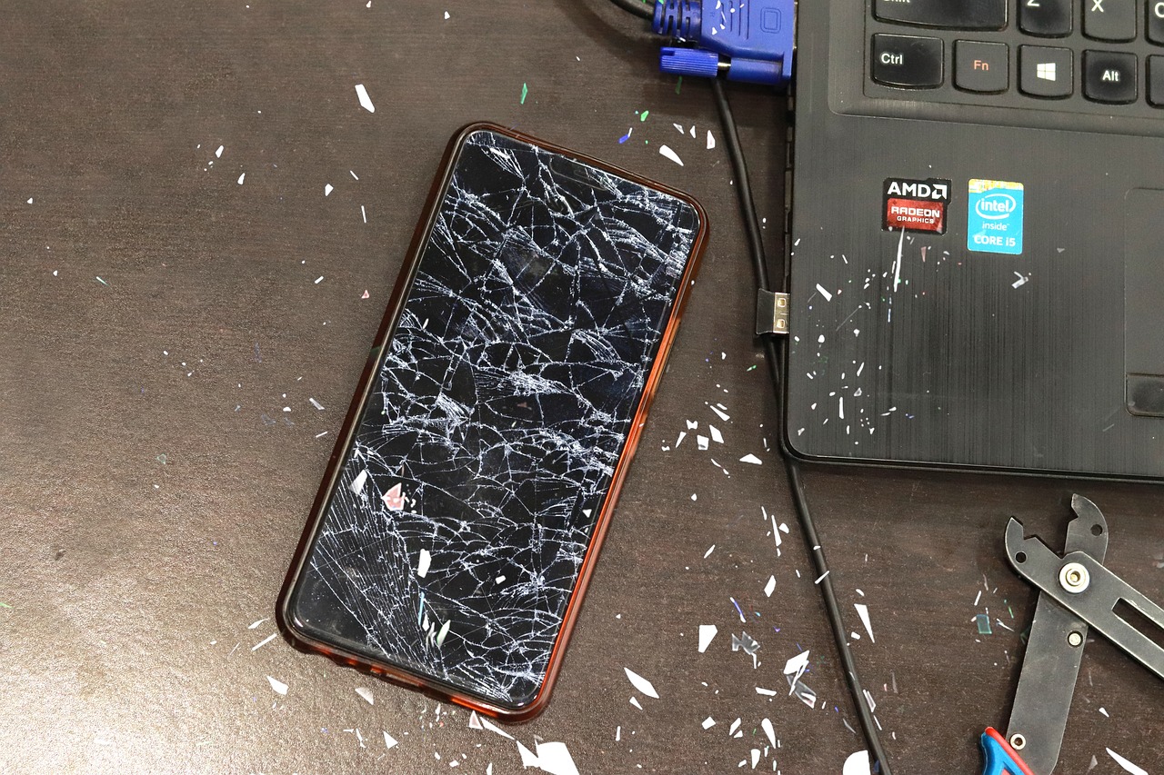 poškodený mobil